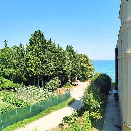Aparthotel Cabacum Pleasure Beachfront - 50m To And Pool Varna