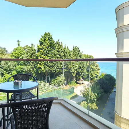 Apartmanhotel Cabacum Pleasure Beachfront - 50m To And Pool 3*