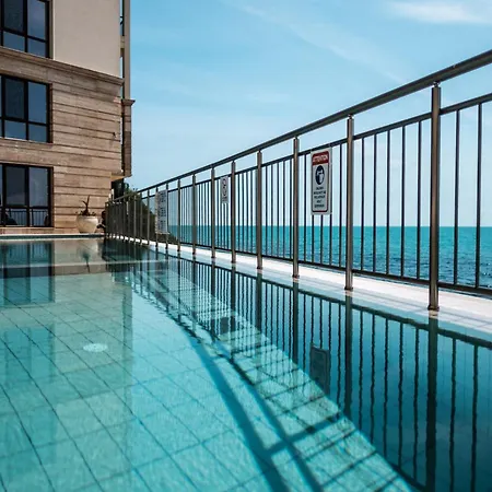 Апартхотел Cabacum Pleasure Beachfront - 50m To And Pool 3*